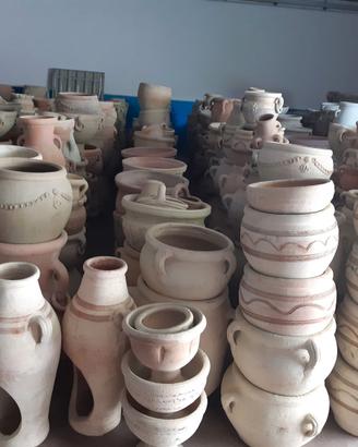 Vasi e anfore artigianali di terra cotta