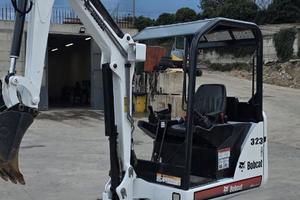 MINIESCAVATORE BOBCAT 323