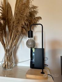 Lampada da tavolo IKEA con lampadina