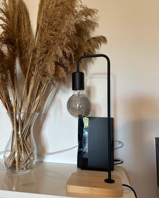Lampada da tavolo IKEA con lampadina
