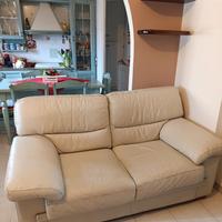 Divano in pelle e articoli per la casa 
