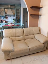 Divano in pelle e articoli per la casa 