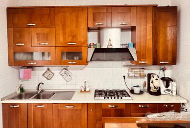 Cucina artigianale in legno ciliegio- completa