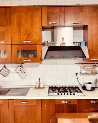 Cucina artigianale in legno ciliegio- completa