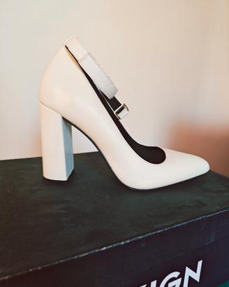Scarpe eleganti con tacco