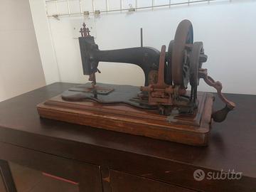 Macchina da cucire antica originale
