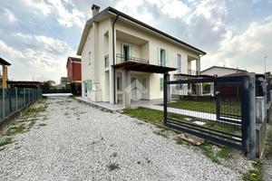 PORZIONE DI BIFAMILIARE A BORGORICCO