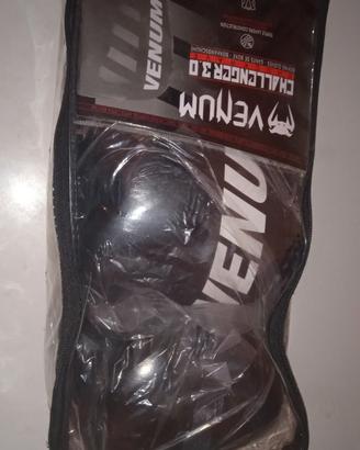 Guantoni venum 12oz a 40€, non spedisco.