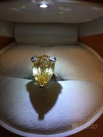 Anello con brillanti