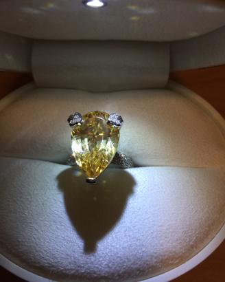 Anello con brillanti