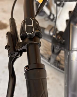 Bicicletta donna pedalata assistita