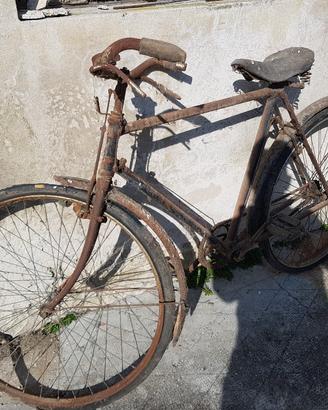 Due biciclette vintage da restaurare