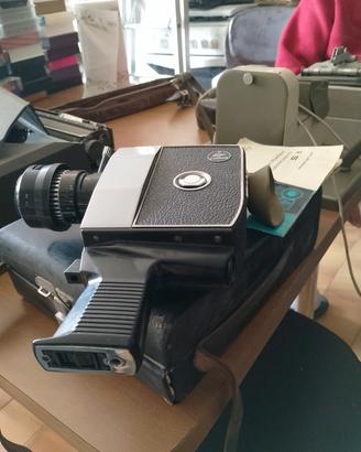 cinepresa vintage Paillard-Bolex 8 mm con custodia