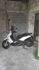 Beverly 350