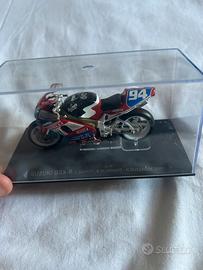 Modellino Moto Suzuki GSX 1400F Naked Scala 1:24
