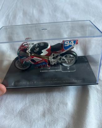 Modellino Moto Suzuki GSX 1400F Naked Scala 1:24