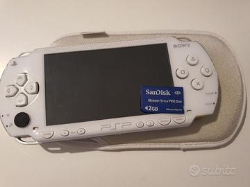 PSP 1004 con cover e memory card, per ricambi