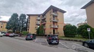 Immobile in asta di 111 m² con 3 locali e box auto