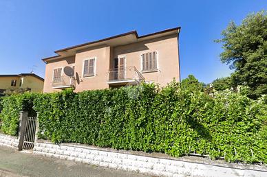 CASA INDIPENDENTE A CALCO