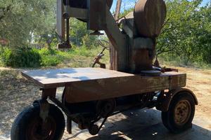 Sega a nastro semovente