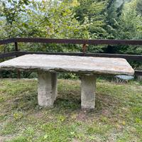 Tavolo in pietra