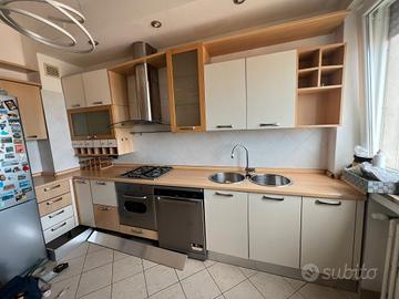 Cucina due vasche completa di elettrodomestici 
