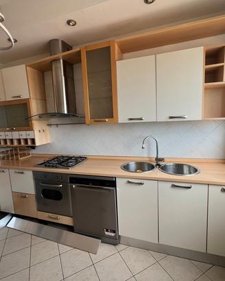 Cucina due vasche completa di elettrodomestici 