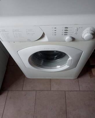 Lavatrice Ariston AVL66