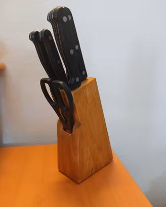 Ceppo 5 coltelli + 1 forbice da cucina