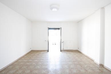 Ampio appartamento con terrazza e box auto