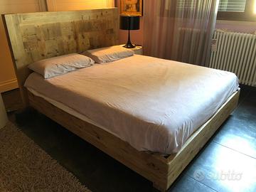 letto matrimoniale da centro in legno vecchio 