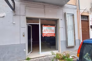 NEGOZIO A PARTINICO