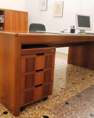 Arredamento Ufficio Direzionale in Noce Nazionale