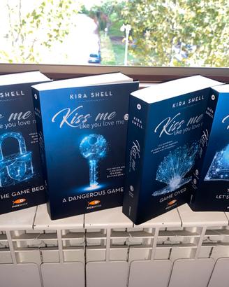 Kiss me like you love me - Kira Shell