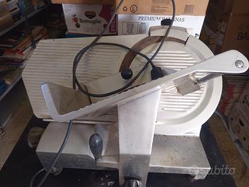 Affettatrice elettrica ATOM