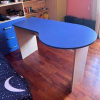 Letto e scrivania abbinati
