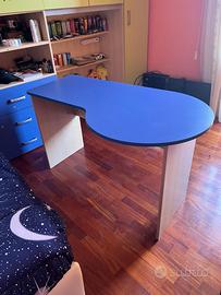 Letto e scrivania abbinati