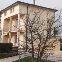 Bifamiliare sovrapposta. Montecchio Precalcino