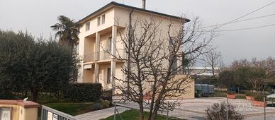 Bifamiliare sovrapposta. Montecchio Precalcino