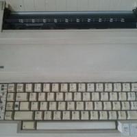 Macchina da scrivere elettronica Olivetti pt505,..