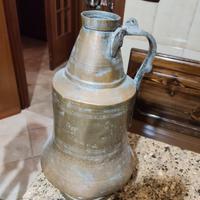 Antica brocca in rame