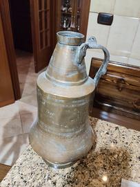 Antica brocca in rame