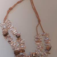 Collana Pietre di Fiume e Madreperla 