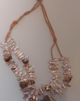 Collana Pietre di Fiume e Madreperla 