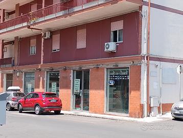 Mascalucia - Bottega 4 luci su Corso San Vito