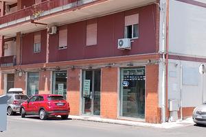 Mascalucia - Bottega 4 luci su Corso San Vito