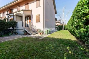 VILLA A SCHIERA DI TESTA - LIBERA SUBITO!