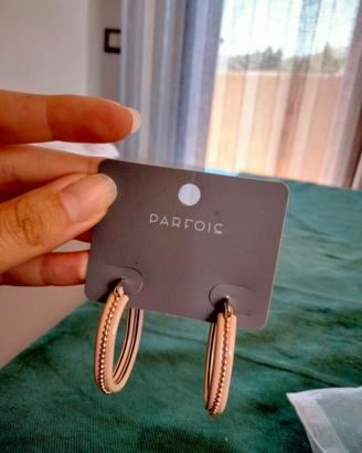 Orecchini Parfois ovali color ecrù decori argentat