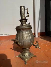 Antico samovar in ottone da Antiquariato 