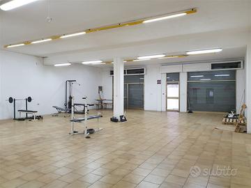 Locale commerciale fronte strada